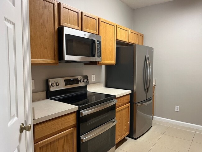 Building Photo - 6166 Stevenson Dr