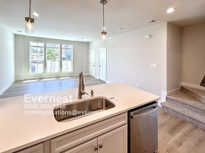 Building Photo - 12112 Calgary Lp