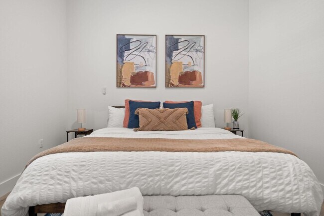 Building Photo - Gorgeous New Constriction House in Tampa