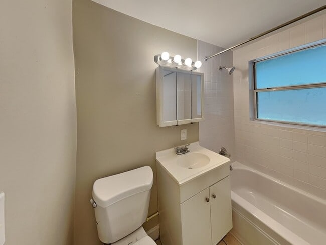 Building Photo - 6150 George Wood Ln W