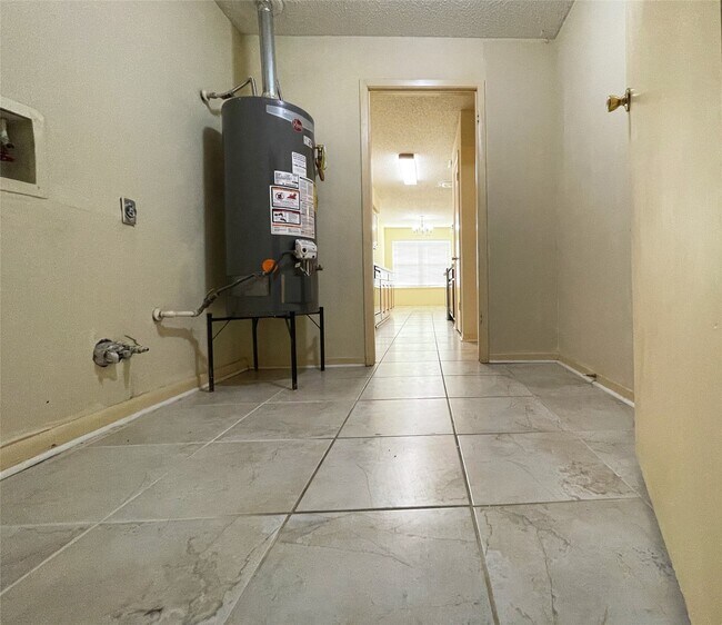Building Photo - 6203 Gladewell Dr
