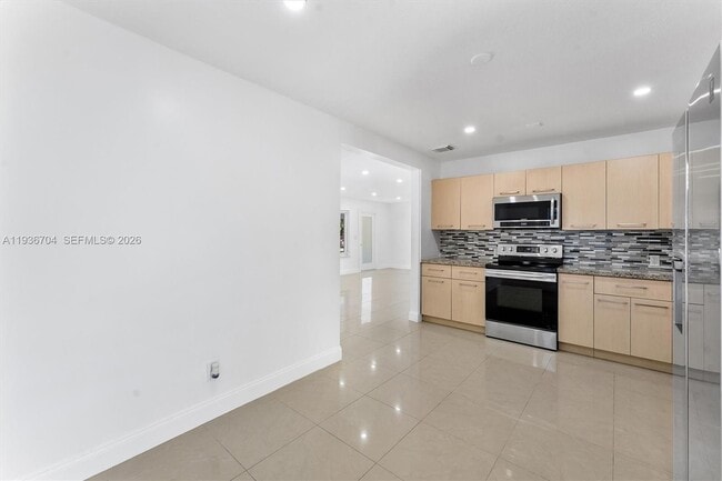 Building Photo - 300 SW 11th Ct