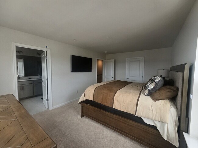 Building Photo - "Experience Modern Comfort: Mostly Furnished 3-Bed, 3.5-Bath Townhouse in Renn Quarter"