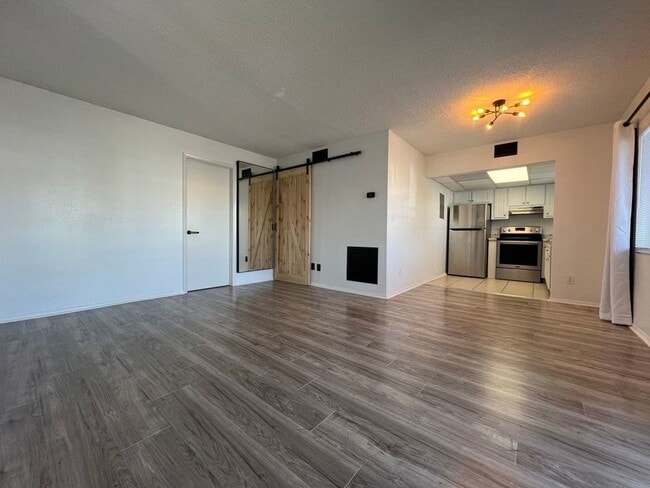 Building Photo - 1100 Martinique Dr