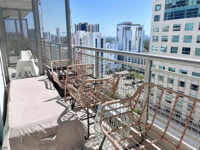 Building Photo - 690 SW 1st Ct