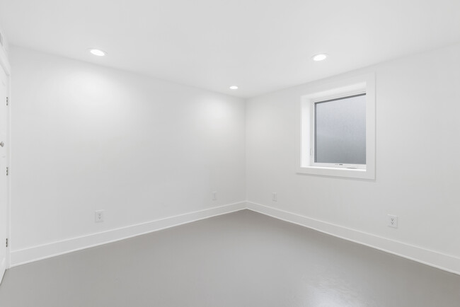 Building Photo - 620 Broadwater Ave