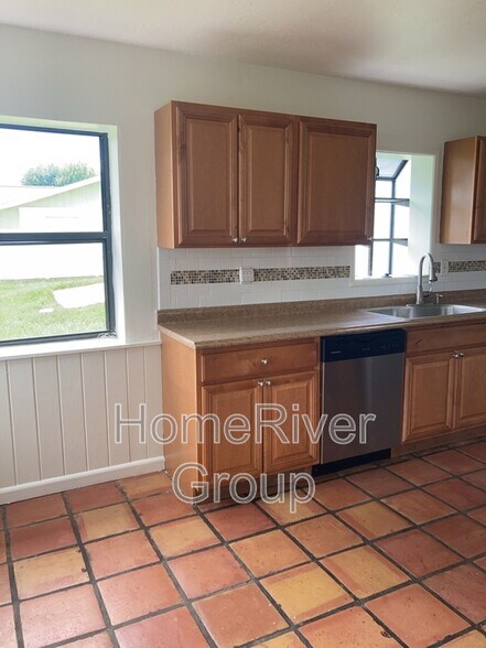 Building Photo - 908 69th Ave W