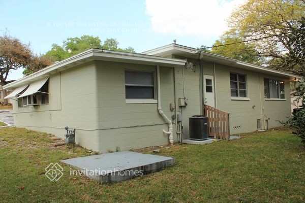 Building Photo - 731 Pine Ln