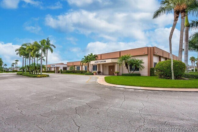 Building Photo - 2523 Dudley Dr W