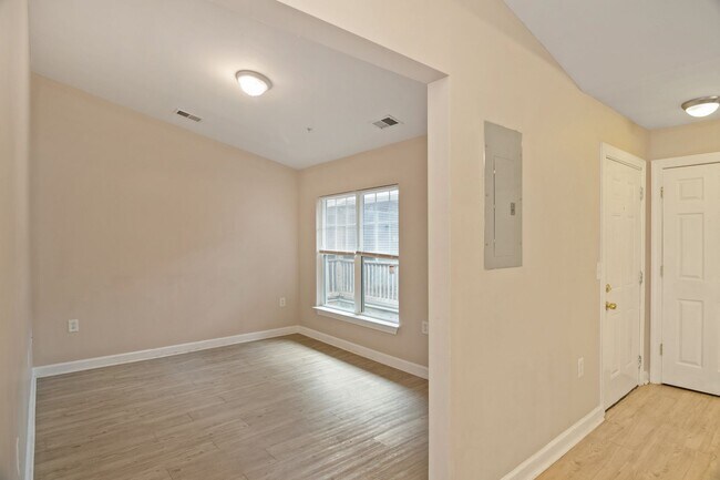 Building Photo - 929 Morreene Rd