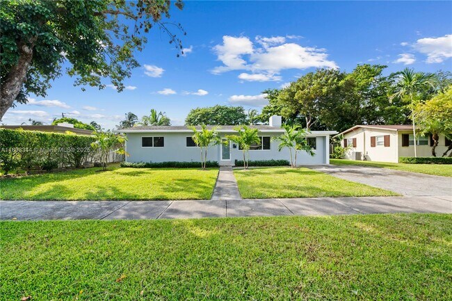 Building Photo - 8560 SW 126th Terrace