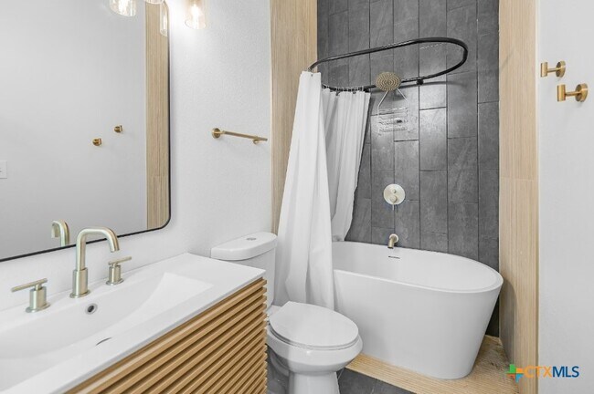 Building Photo - 123 W May St