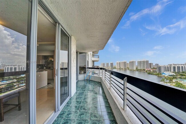 Building Photo - 3530 Mystic Pointe Dr