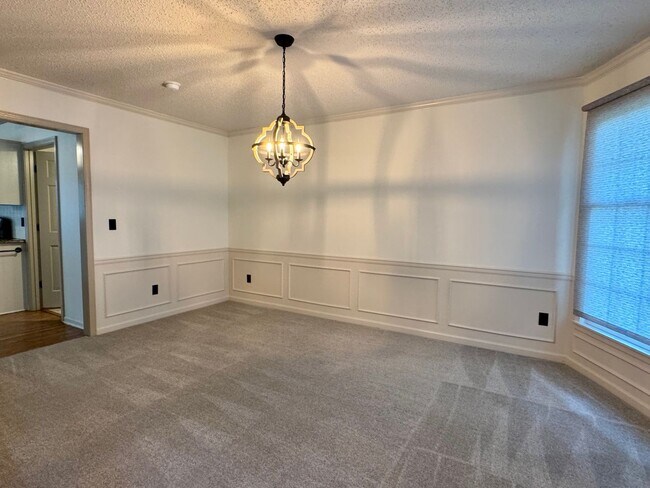 Building Photo - {12009} Available Immediately + Finished Lower Level + Olathe Schools