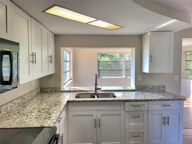 Building Photo - 4004 Grayton Dr