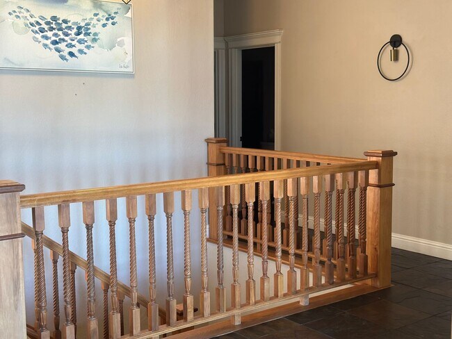 Building Photo - Amazing Price! Amazing Location!