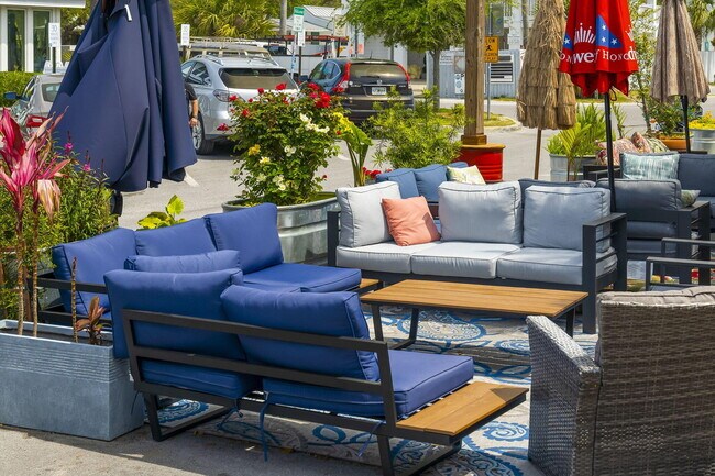 Building Photo - 1732 W County Hwy 30A