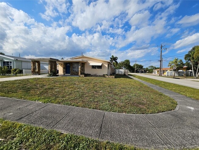 Building Photo - 7501 Pierce St