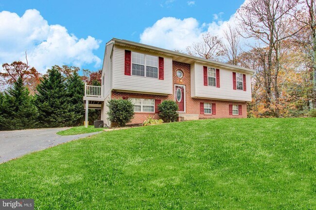 Building Photo - 351 Skyview Dr