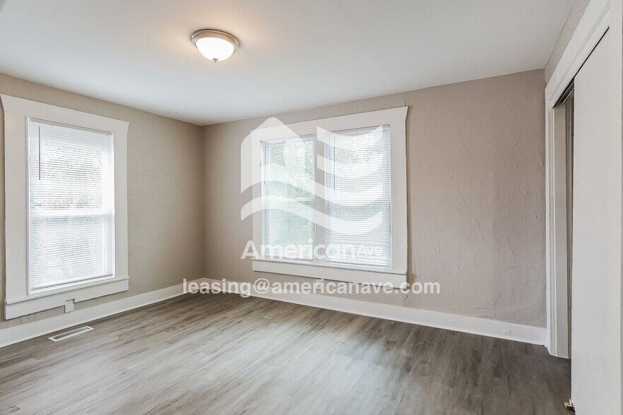 Building Photo - 4712 Terrace M