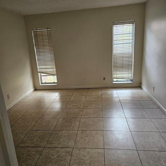 Building Photo - 4848 NW 24th Ct