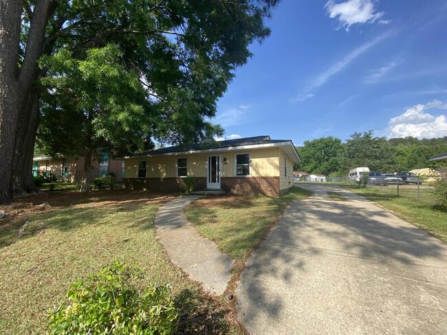 Primary Photo - 717 Lunar Dr