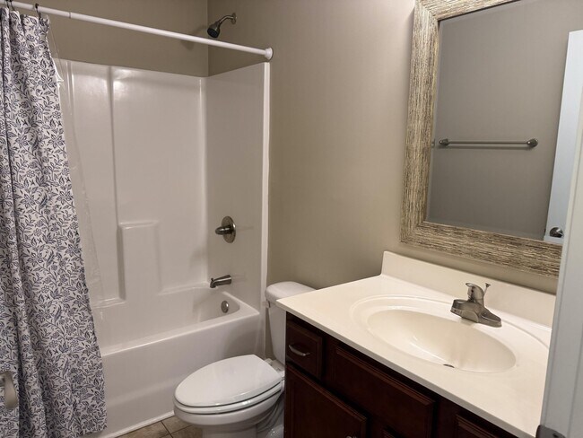 Building Photo - 301 Macarthur Dr