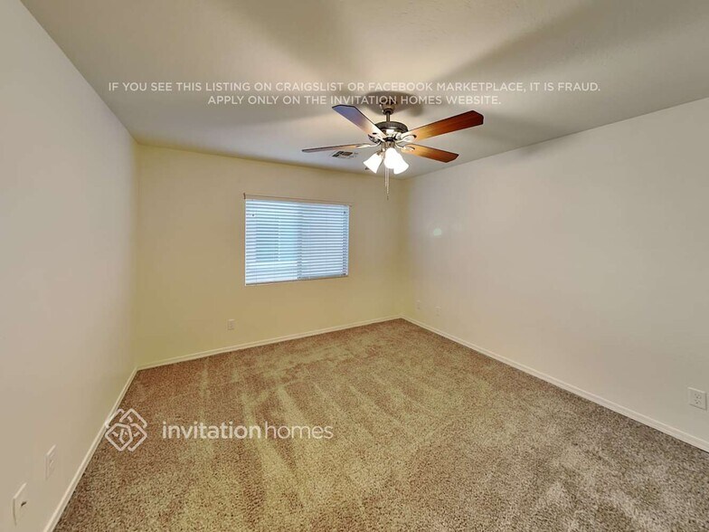 Building Photo - 1273 E Anastasia St