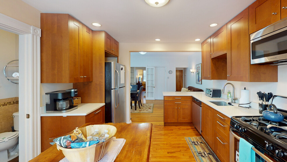 Primary Photo - 29 Montgomery St