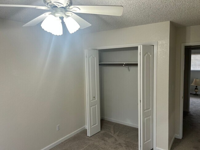 Building Photo - 4 Bedroom 2 bath in Oakdale Ca