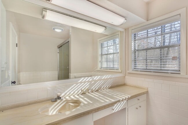 Building Photo - 1741 N Walnut Ave