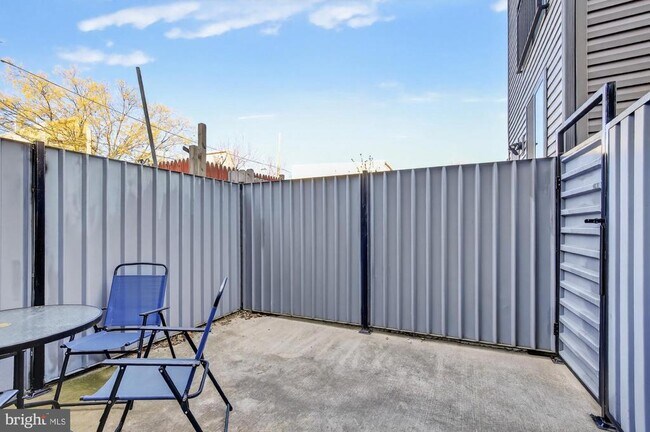 Building Photo - 431 W Norris St