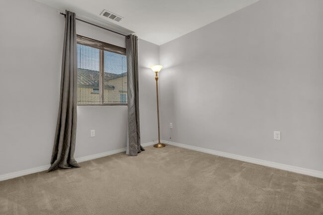 Building Photo - 1520 W 1st St