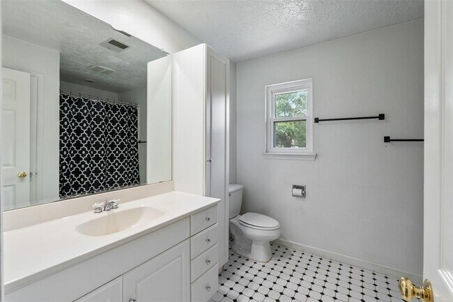 Building Photo - 5614 Bough Ct