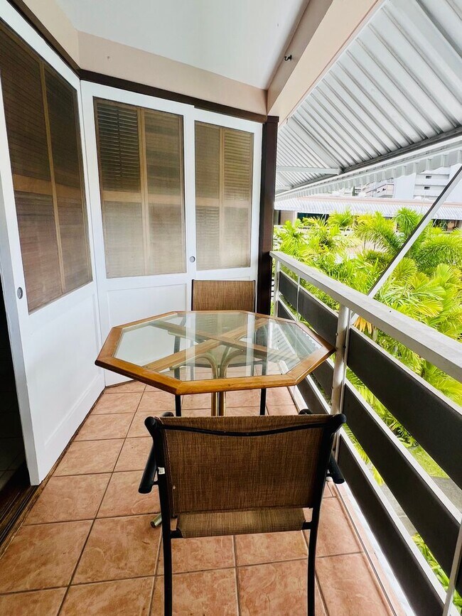 Building Photo - Charming & Breezy 1-Bedroom 1-Bath Hawaiiana Retreat