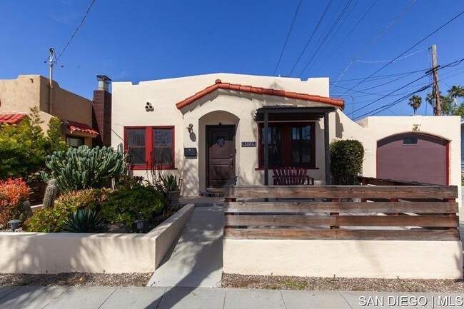 Building Photo - 2864 Monroe Ave