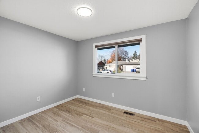 Building Photo - 14516 E Mallon Ave