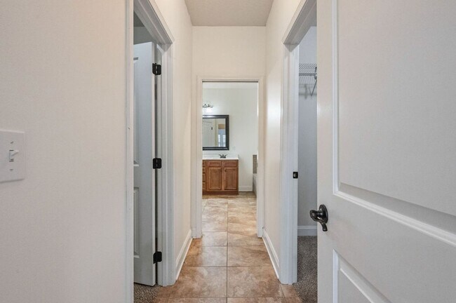 Building Photo - 4-BR Niceville Rental with Gourmet Kitchen & 2-Car Garage!