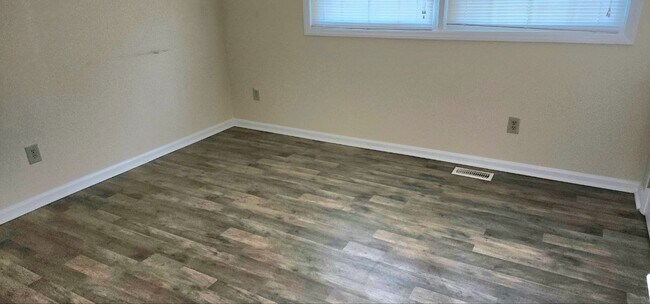 Building Photo - 237 Forest Ln