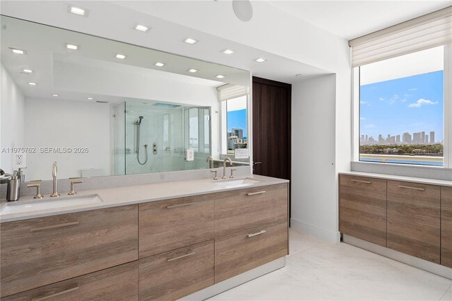 Building Photo - 450 Alton Rd