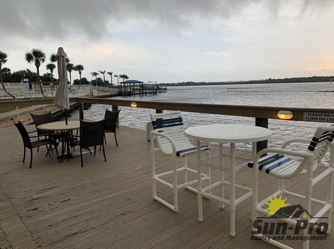 Building Photo - 3606 S Peninsula Dr