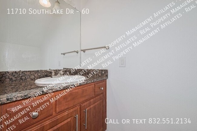 Building Photo - 11710 Southlake Dr