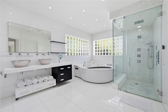 Building Photo - 3401 NE 165th St