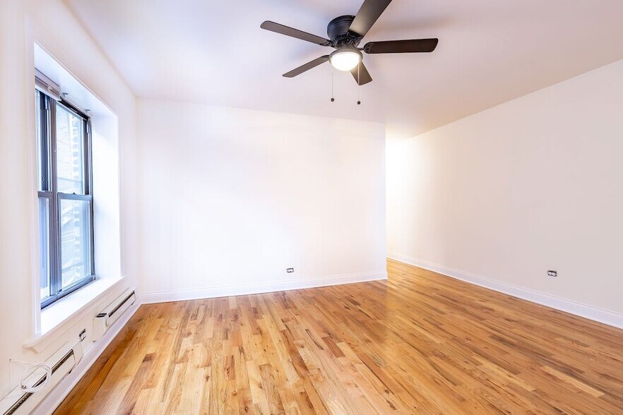 Building Photo - 822 W Cornelia Ave