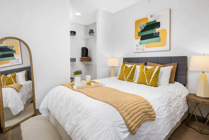 Building Photo - 710 S Seeley St