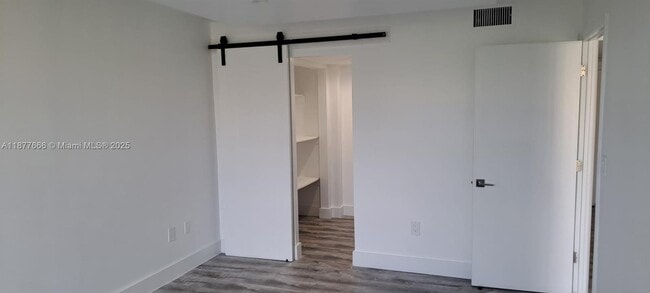 Building Photo - 9320 Fontainebleau Blvd