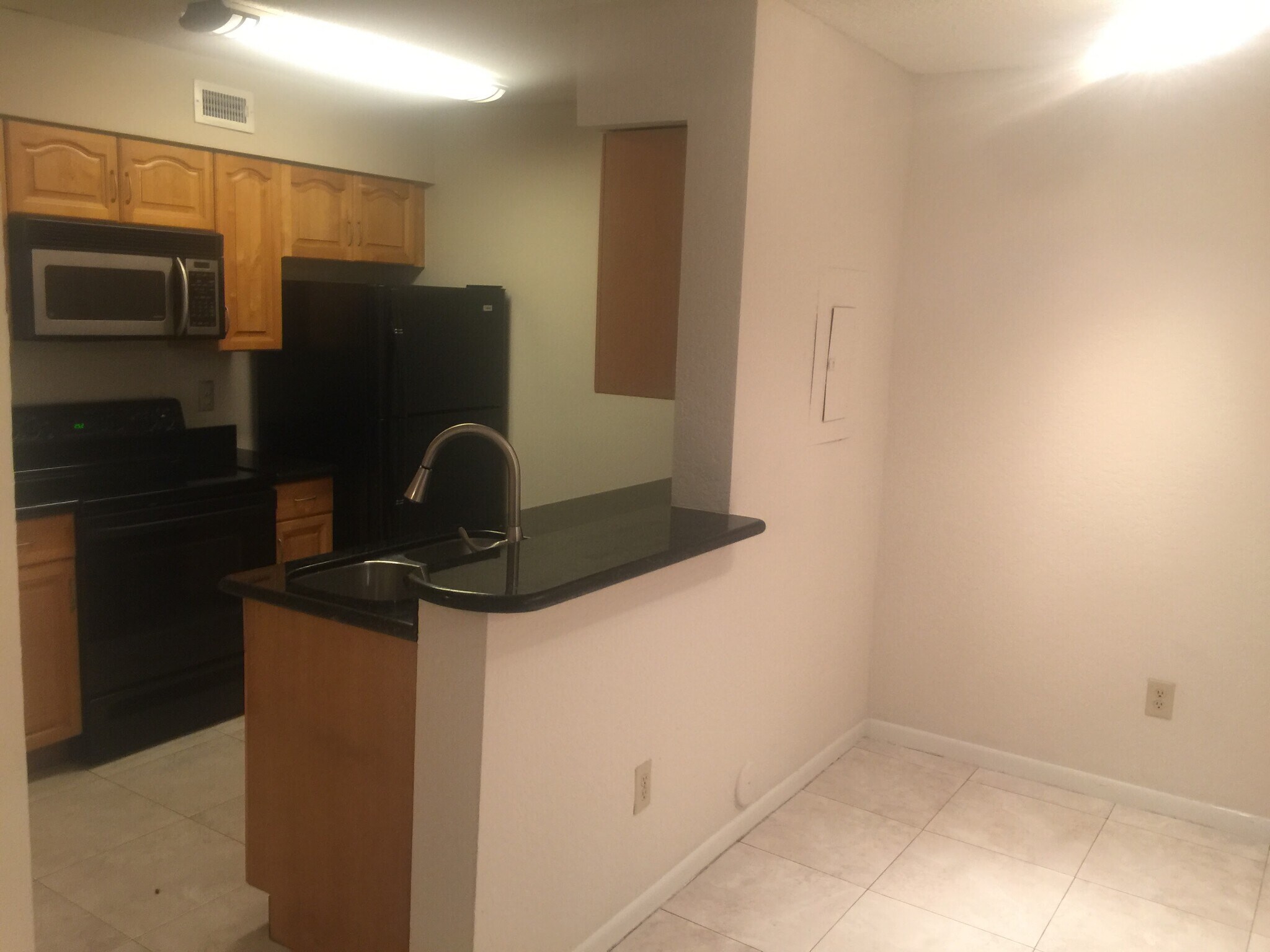 Building Photo - 2880 N Oakland Forest Dr