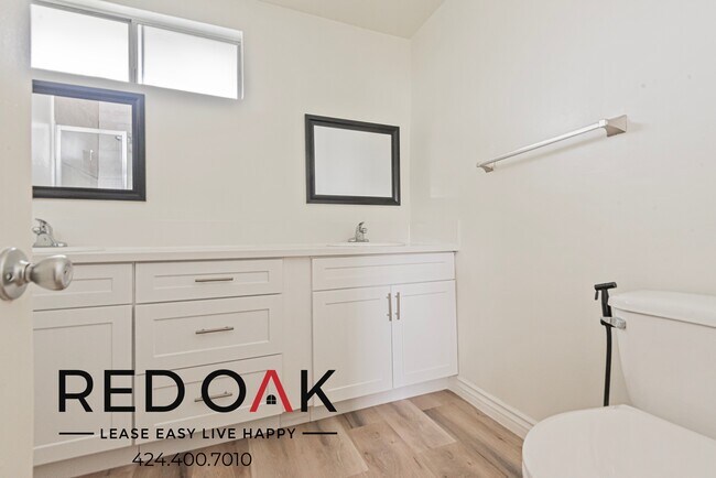 Building Photo - 10535 Lindley Ave