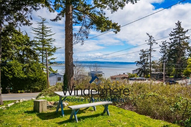 Primary Photo - Charming 1 bed 1 bath With A View