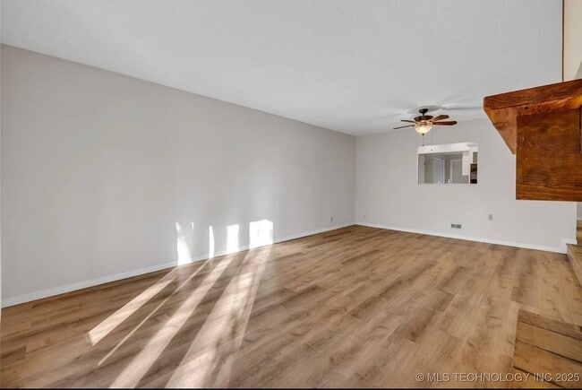 Building Photo - Gorgeous Condo in The Gated Community of The Timbers!